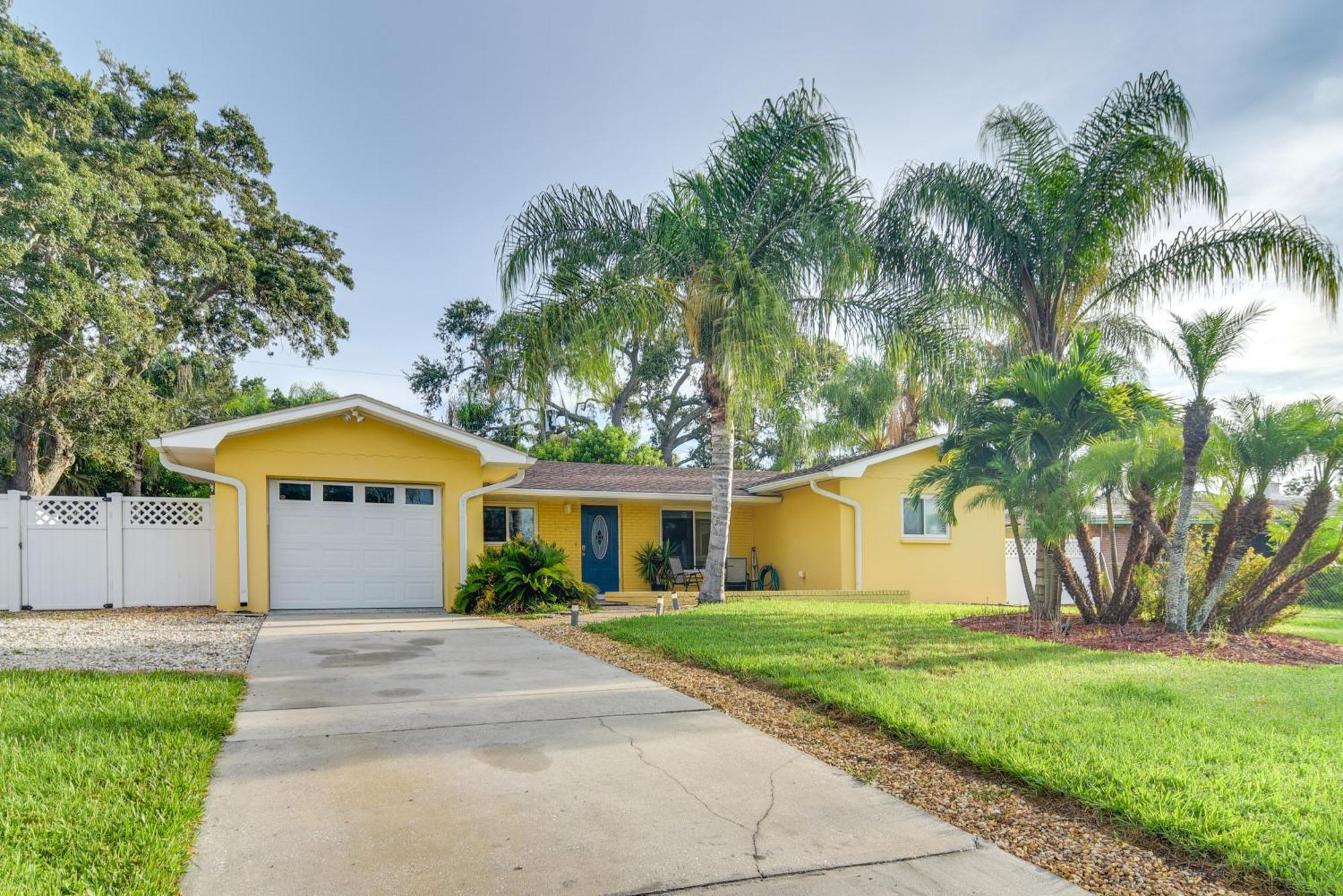 Largo Home With Pool And Hot Tub 4 Mi To Beach! Exterior photo