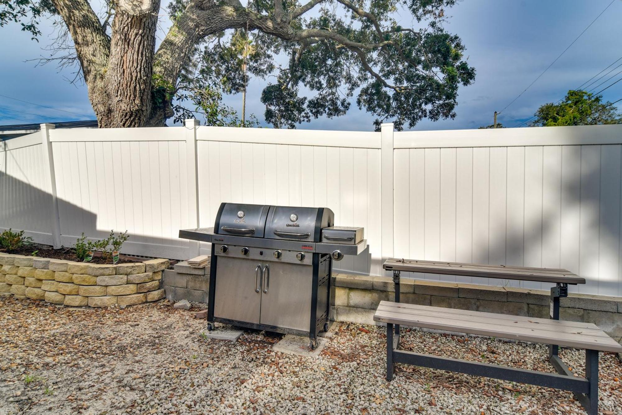 Largo Home With Pool And Hot Tub 4 Mi To Beach! Exterior photo