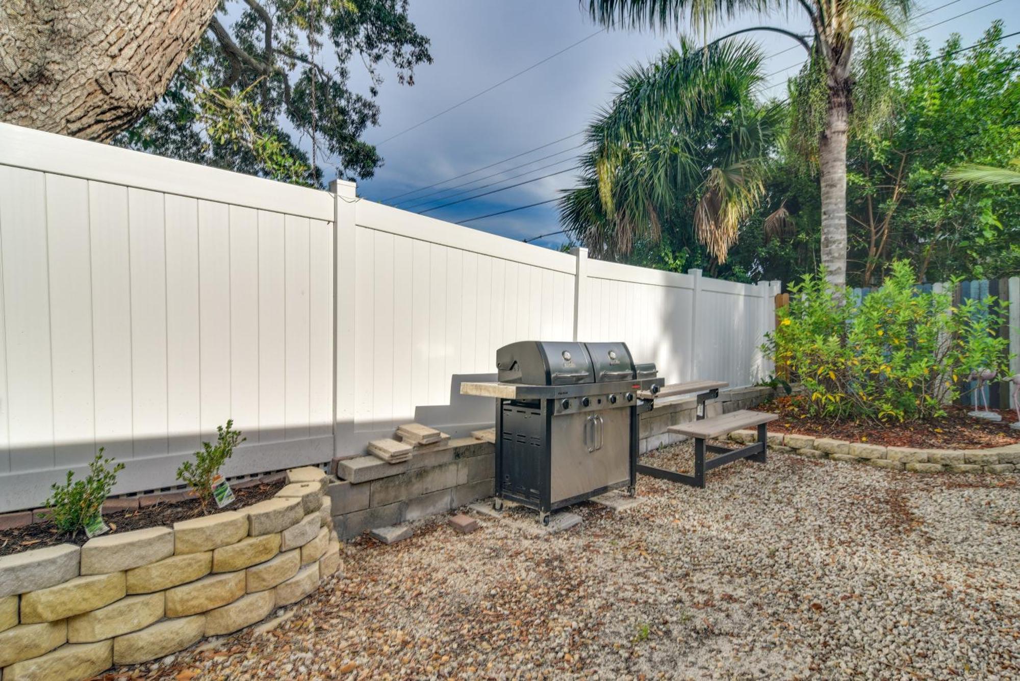 Largo Home With Pool And Hot Tub 4 Mi To Beach! Exterior photo